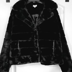 Gorgeous Crown & Ivy Black Faux Fur button up  Puffer Jacket with pockets! XXL